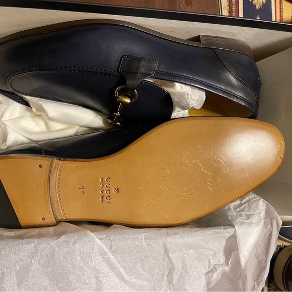 Gucci Men's Dark Blue Leather Loafers with Gold Accent - Picture 3 of 4